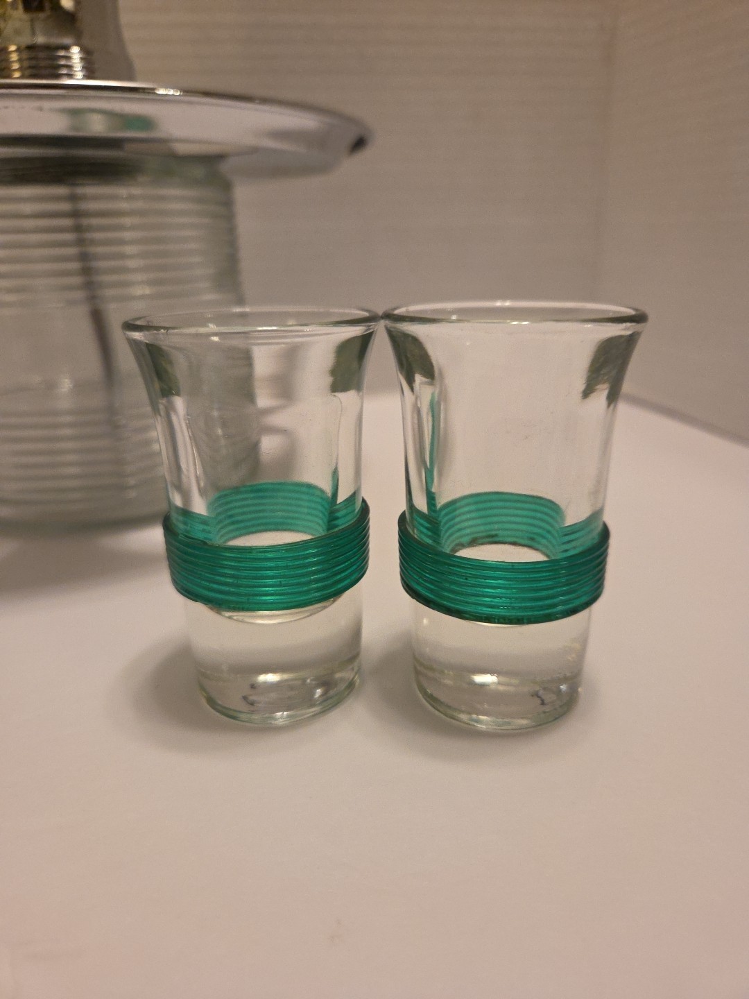 Vintage Art Deco Chrome Liquor Dispenser Pump & 6 Shot Glasses!