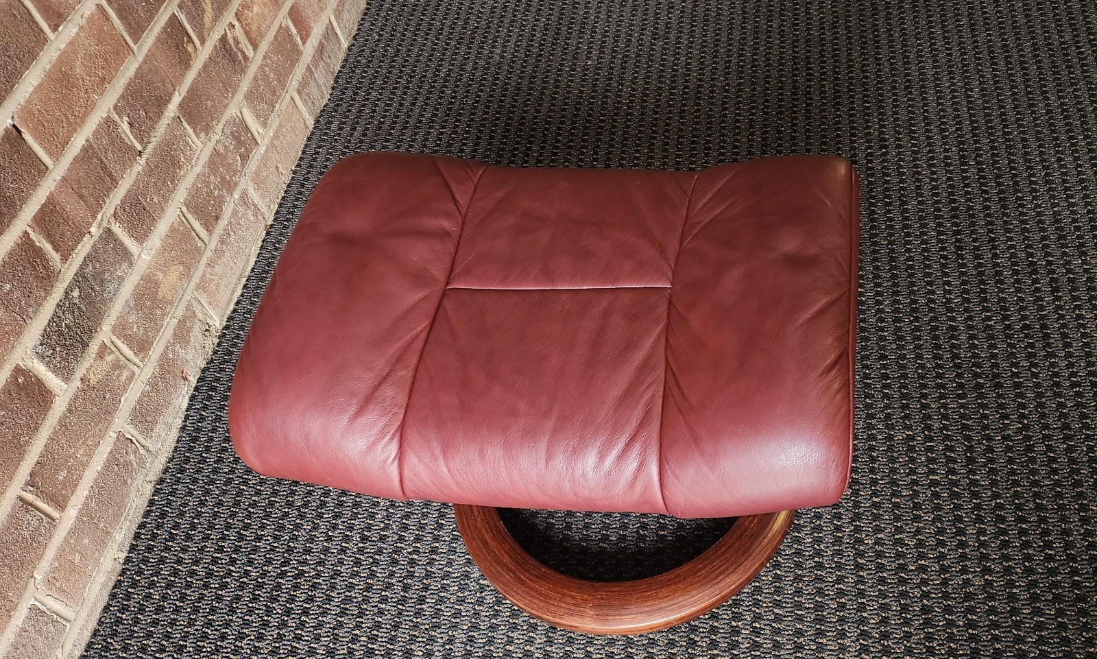 Ekornes Stressless Paloma Burgundy Leather  Adjustable Ottoman, Great Condition
