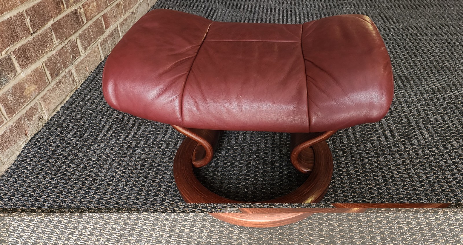 Ekornes Stressless Paloma Burgundy Leather Adjustable Ottoman, Great Condition