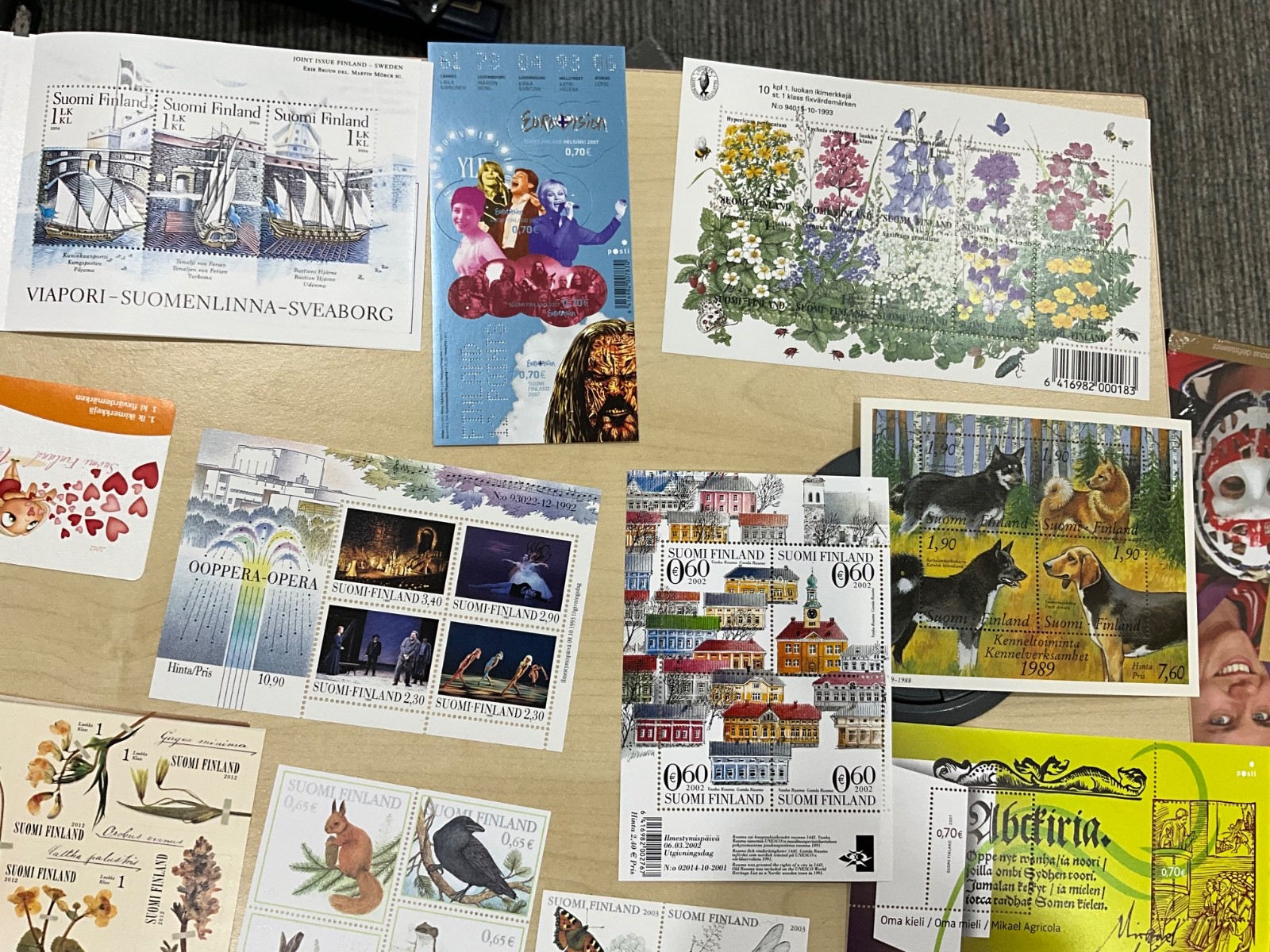 Finland MNH Stamps modern sheets booklets 100 different items @3*