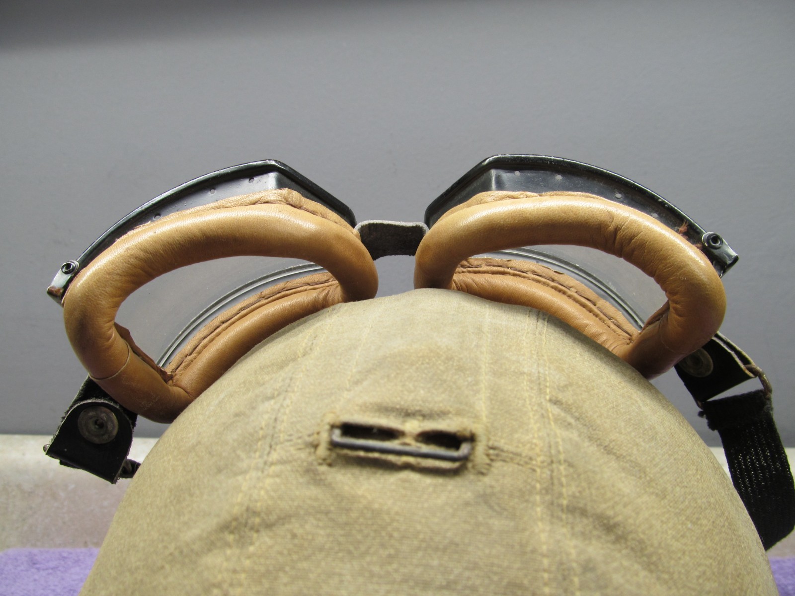 WW2 German Luftwaffe LKpS101 Summer Flight Helmet w/Full Coms, Goggles mint con