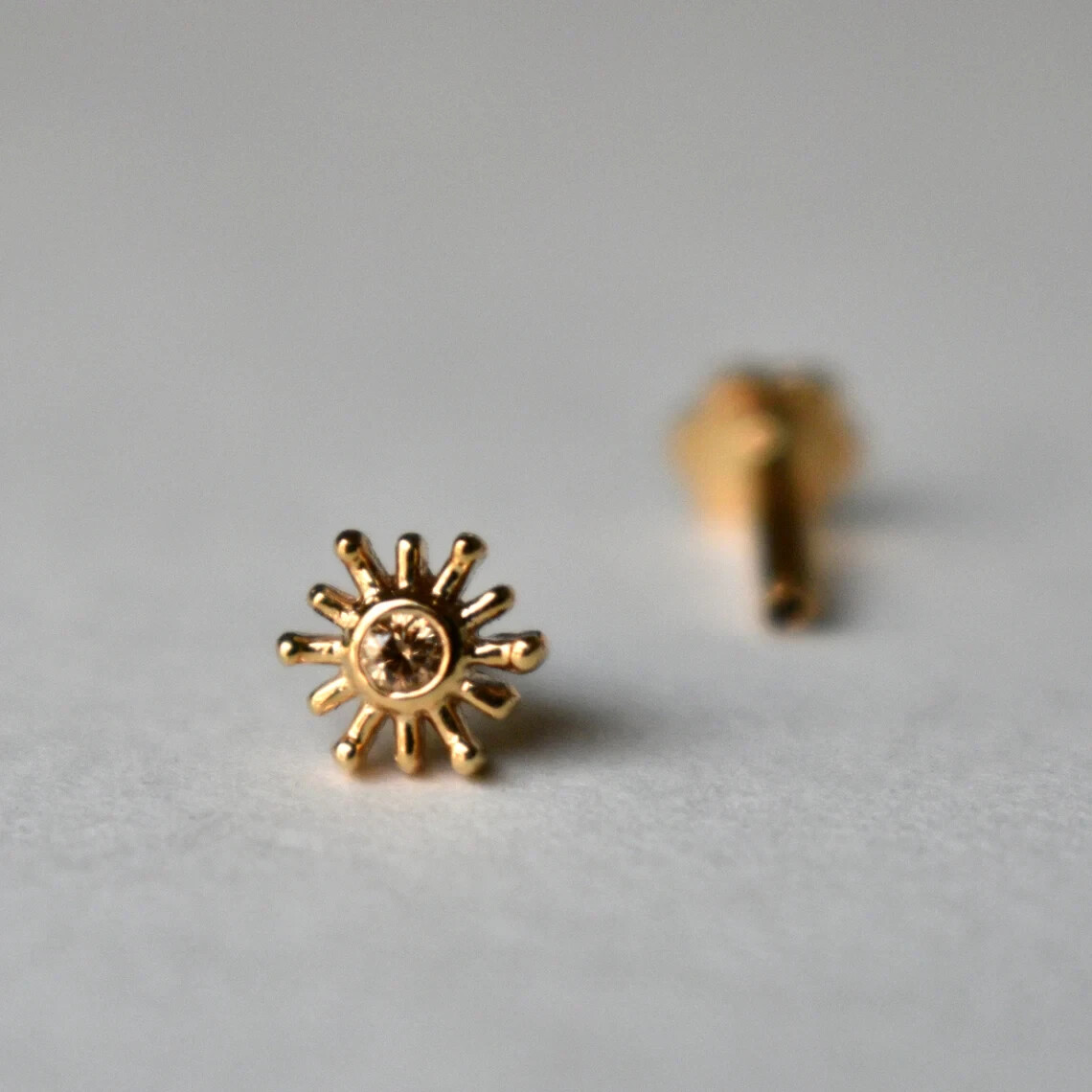 Labret Tragus Ear Sunrays Piercing Round Natural GHSI Diamond 14K Yellow Gold