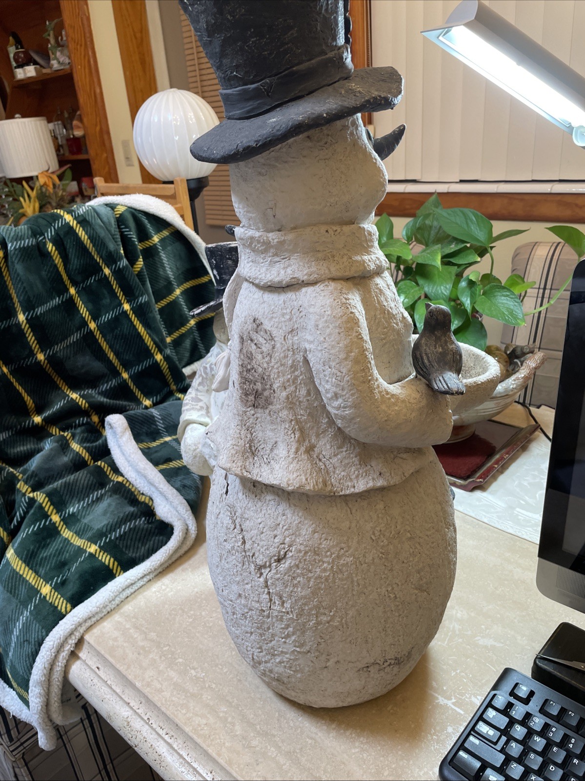 Christmas Snowman Bird Feeders Black Birds Fiberglass Mix Materials Beautiful 2