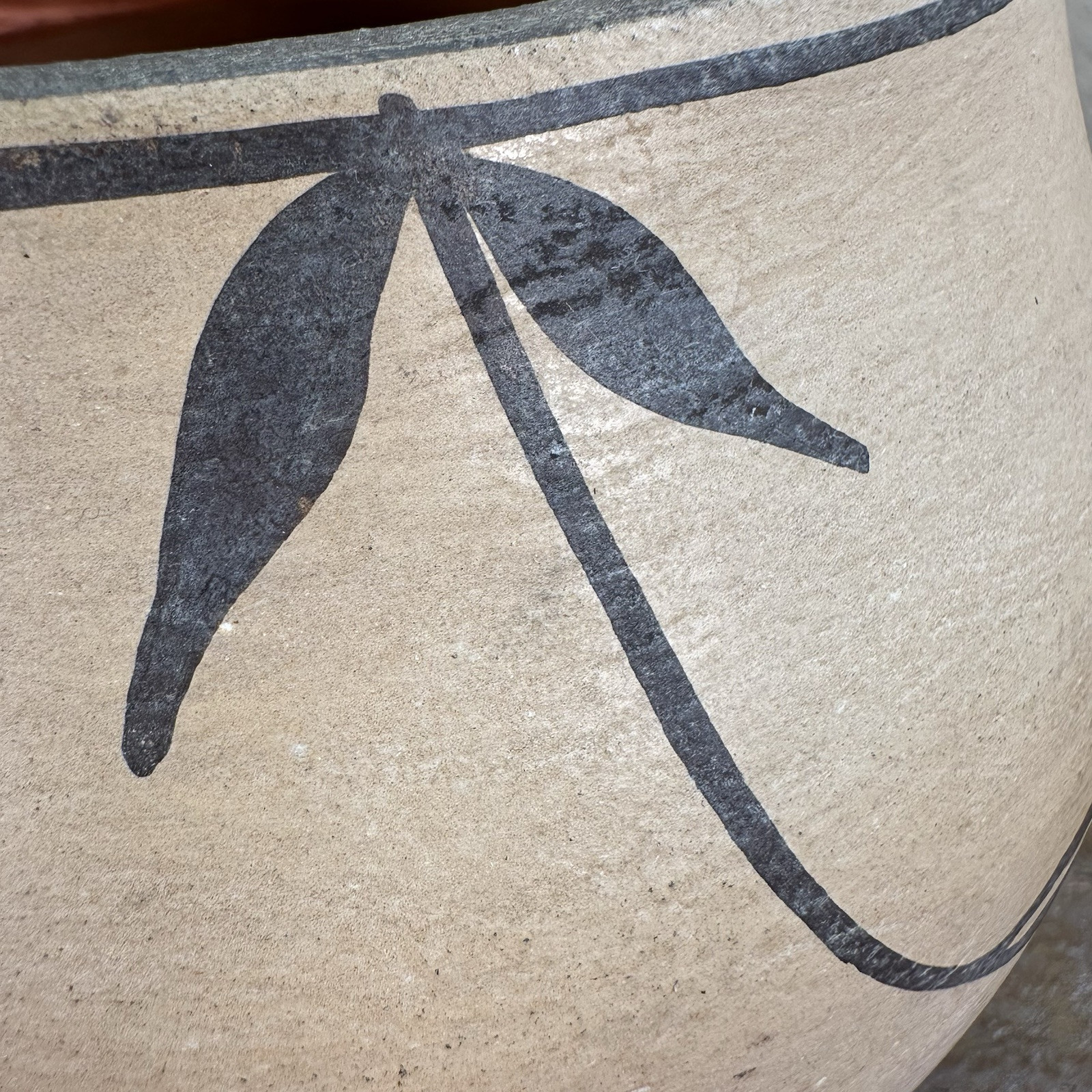 Unsigned Authentic New Mexico Zia Pueblo Indian Pottery Painted Bird Pot 7.5”