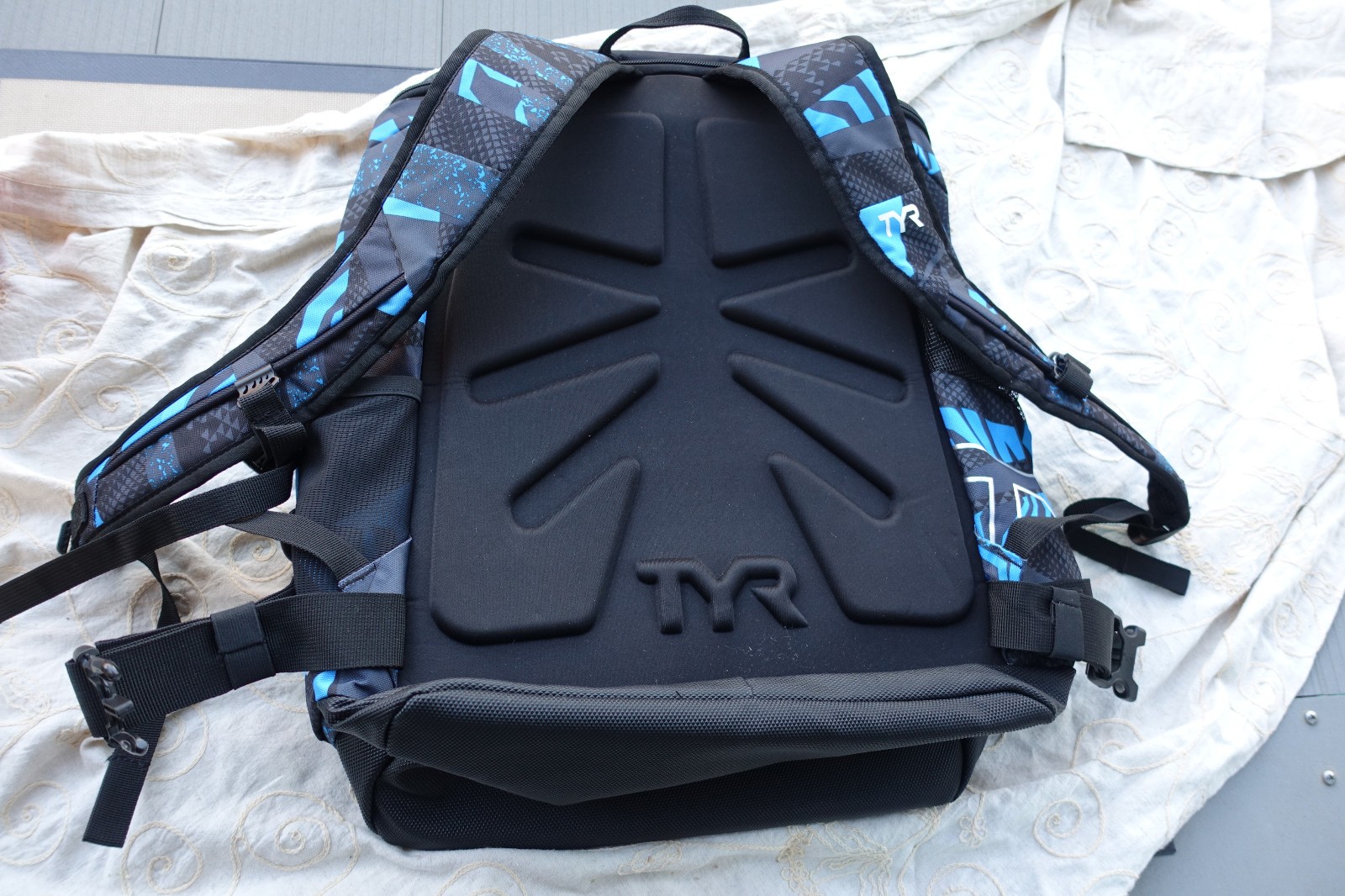 New TYR Alliance 45L Oversized Backpack Gym & Pool Bag - Swimming -Triathlon