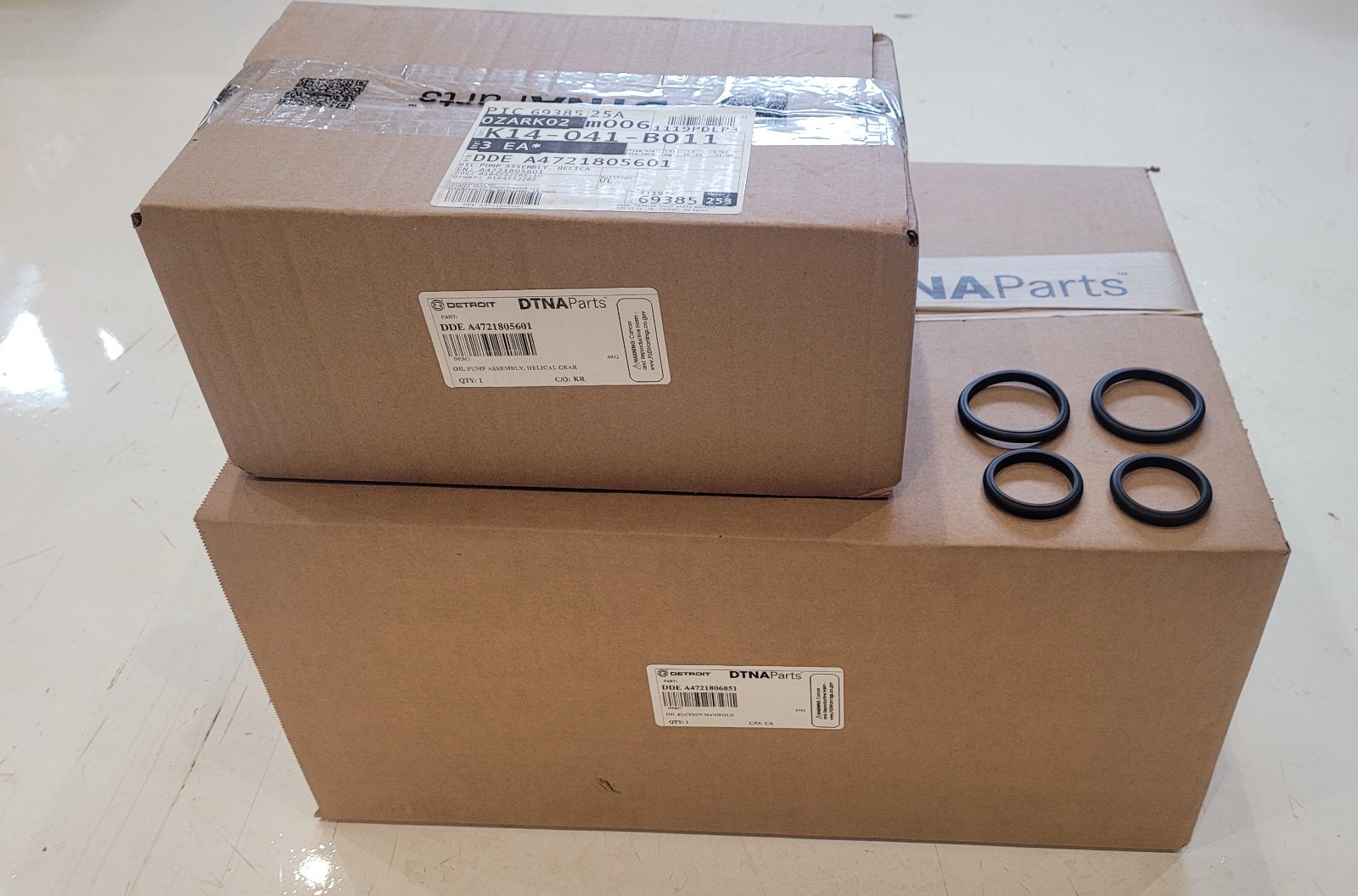 OEM Detroit DD15 Oil Pump A4721805601 + Suction Manifold A4721806851 + O-Rings