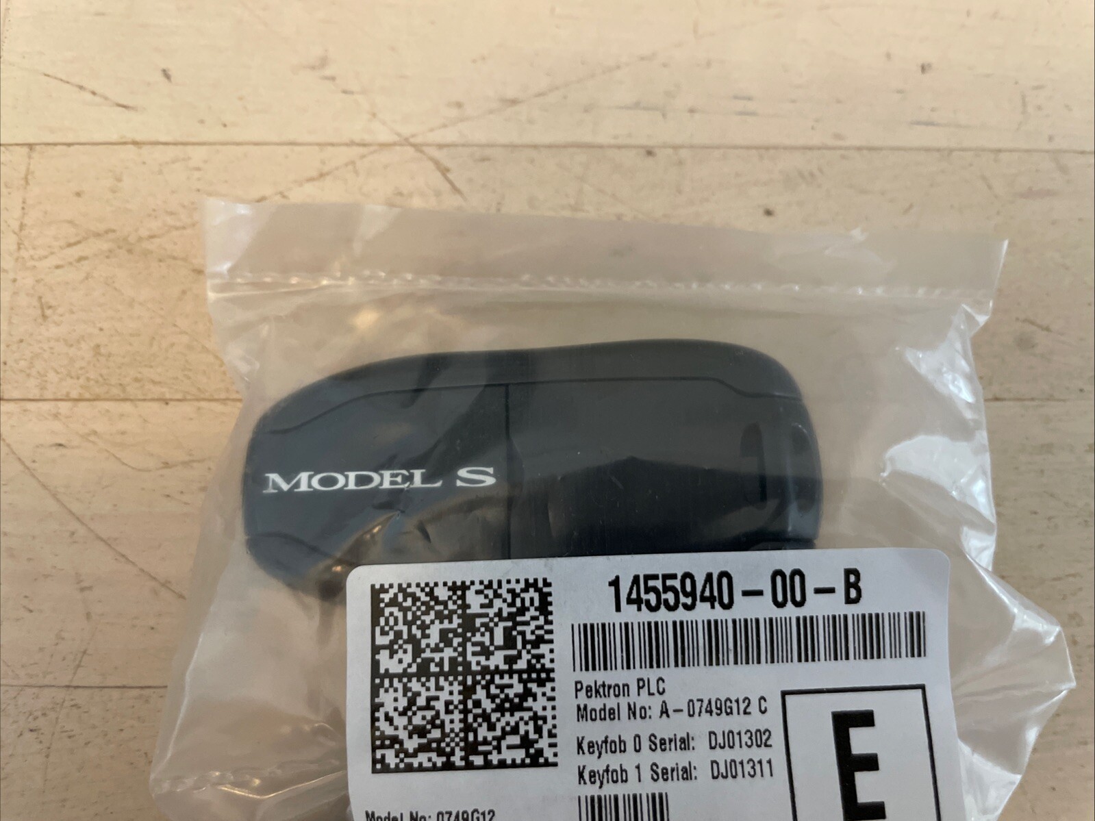 NEW OEM 2012-2020 TESLA MODEL S KEYLESS REMOTE SMART KEY FOB ALARM AQO002 315Mhz