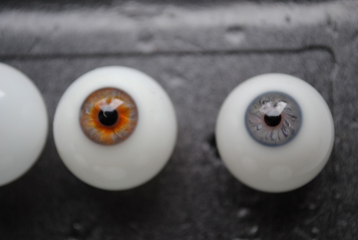 10 antique german human prosthetic glass eyes