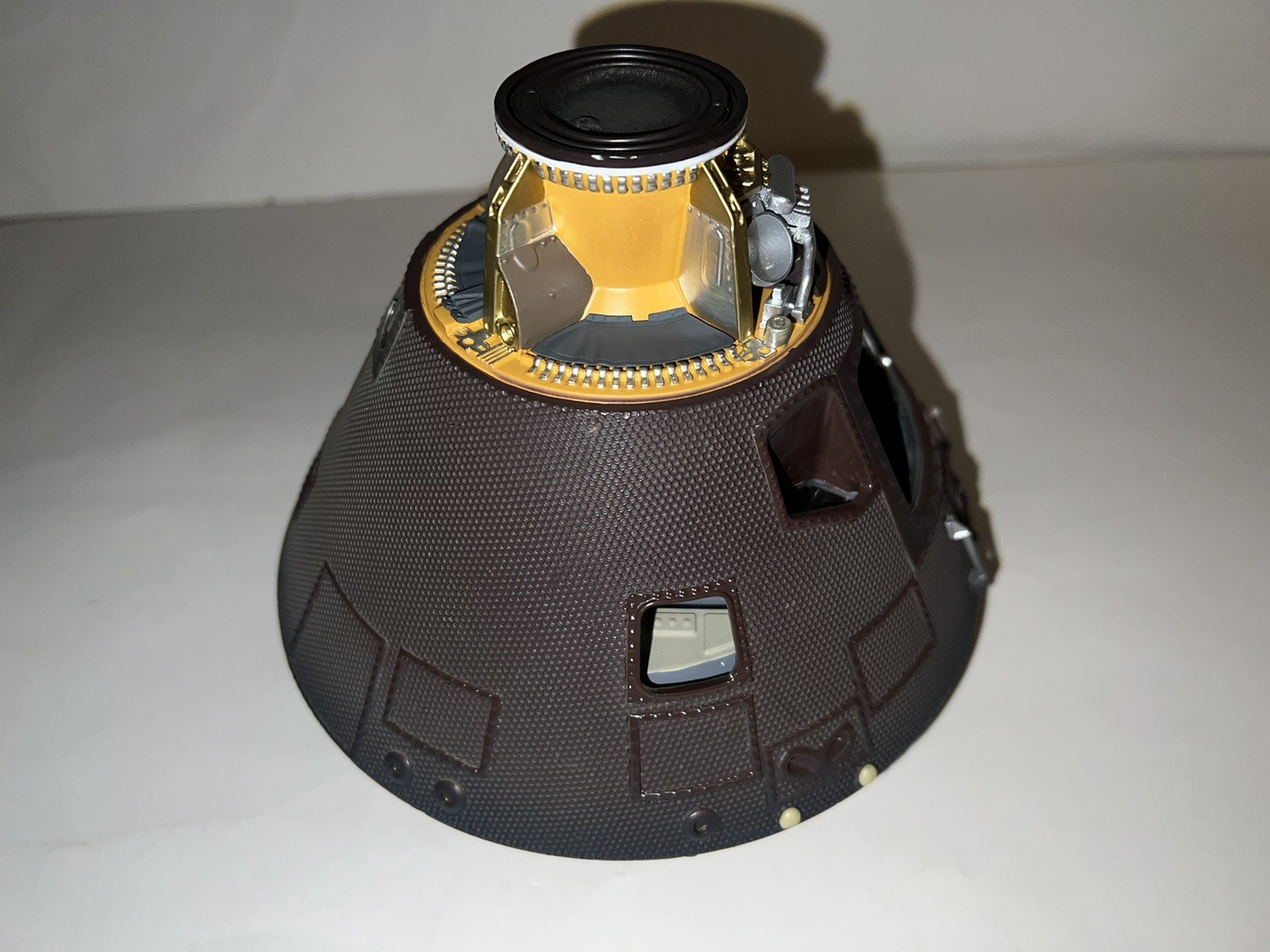 NEW 1/25 Daron Executive NASA Apollo 11 Spacecraft Capsule Command Module Model