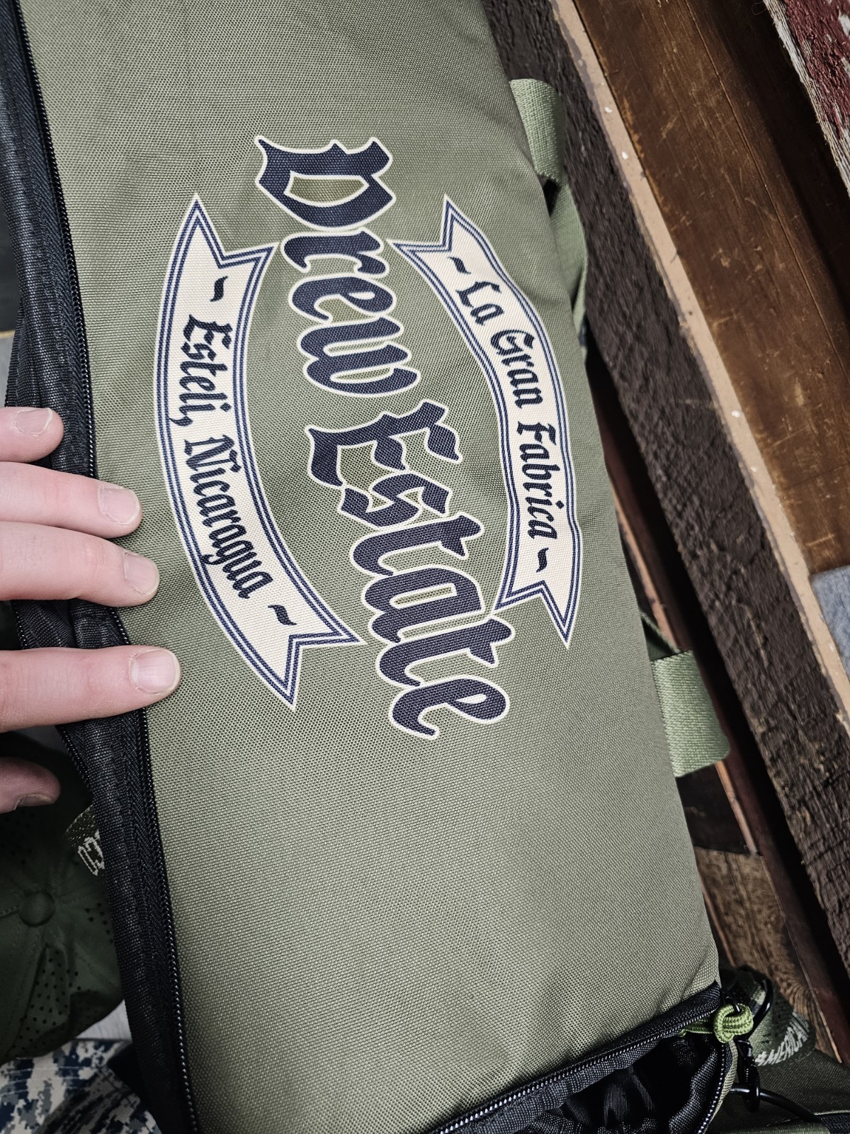 2 Drew Estates Barn Smokers Duffle Bags And Accessories