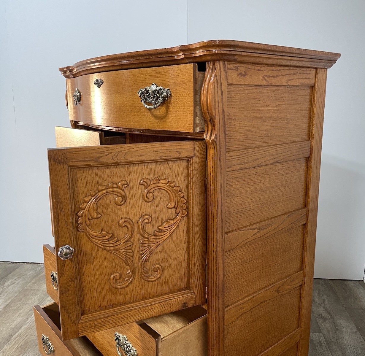 Lexington Furniture Door Chest Victorian Sampler Collection