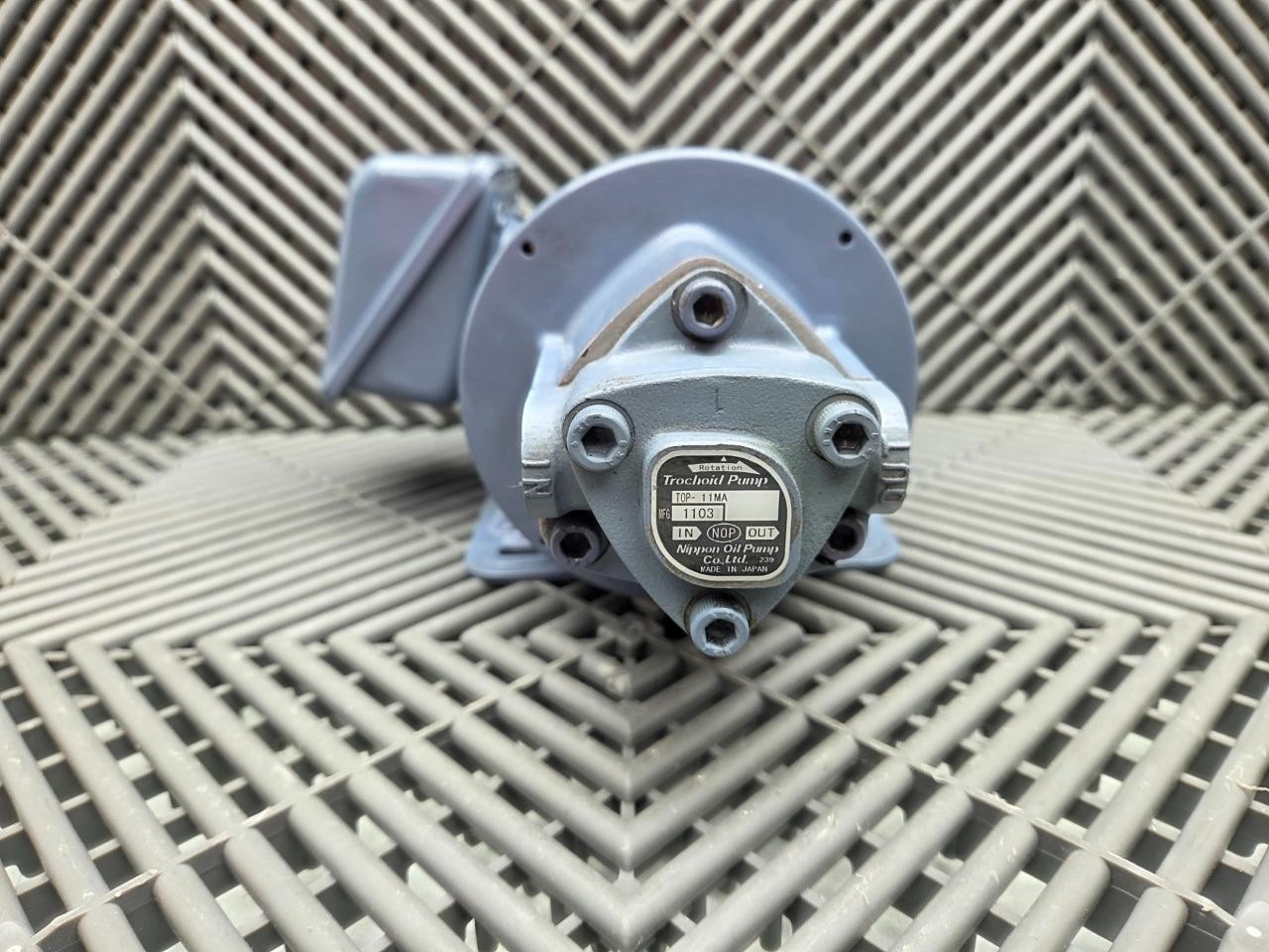 Nippon TOP-1ME100-11MA Trochoid Pump / 3-Phase Induction Motor / EELQ-8T