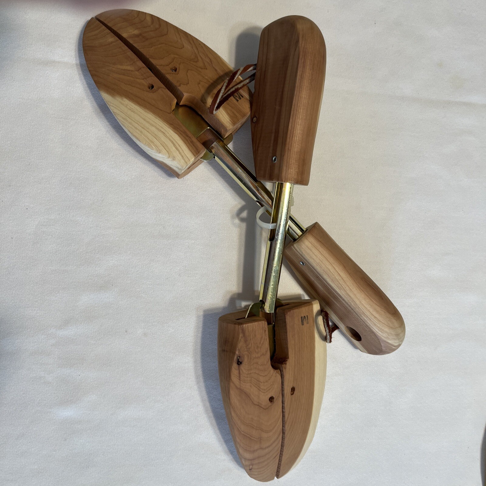 G.H. Bass & Co Wooden Cedar Shoe Stretchers Forms Men's Size MED New