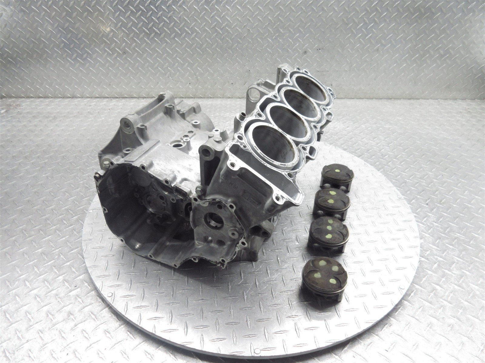 2000 00-01 Honda CBR929RR CBR 929RR CBR900RR Crankcase Case Engine Block Piston