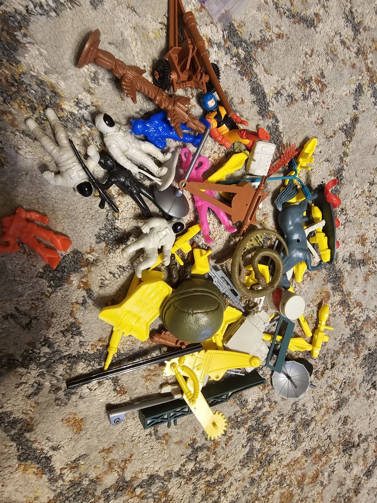 Random Vintage Small Toy Lot. Astronaut Army Snake Cowboy Turle Ect.