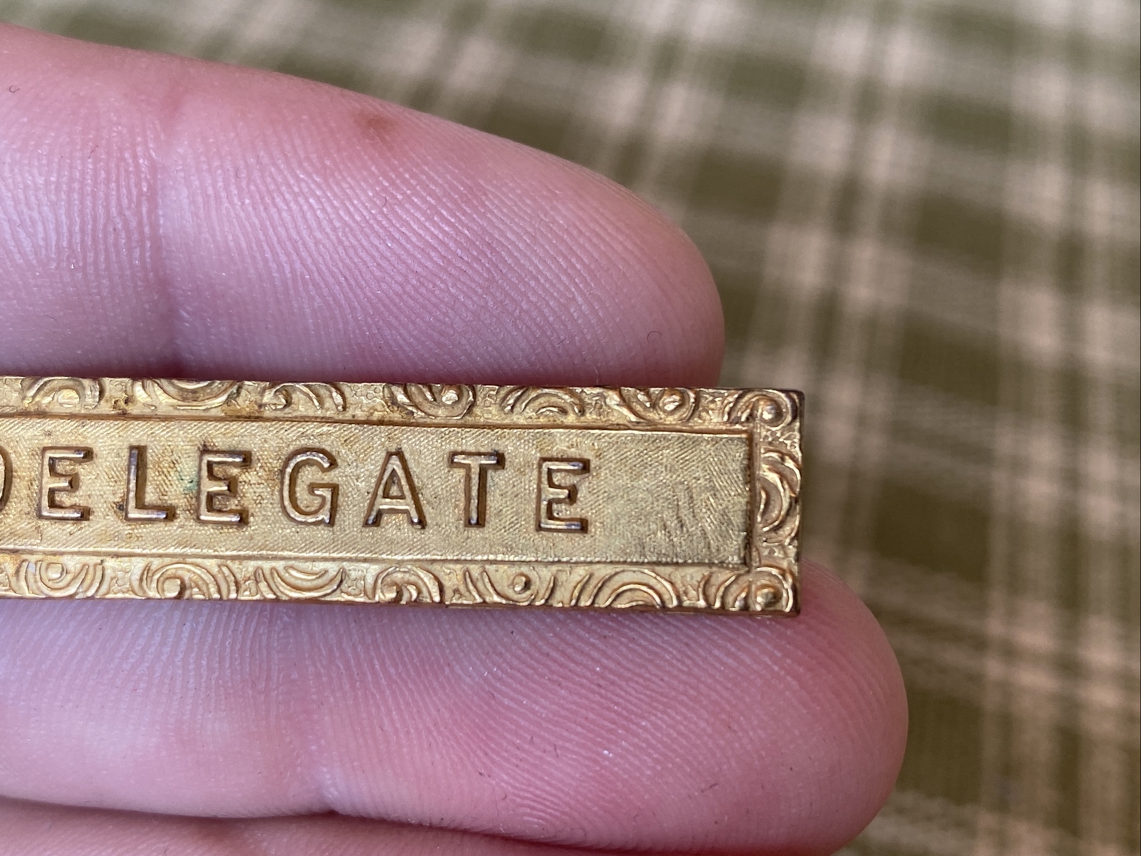 ANTIQUE ORNATE ARTCRAFT NYC GOLD TONE CONVENTION DELEGATE PIN BAR BADGE 1-3/4”