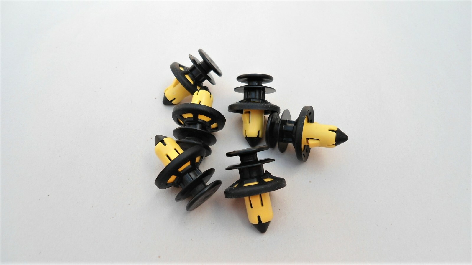 24 NEW DOOR PANEL RETAINERS! FOR RAM 1500 CHRYSLER PACIFICA & DODGE DART