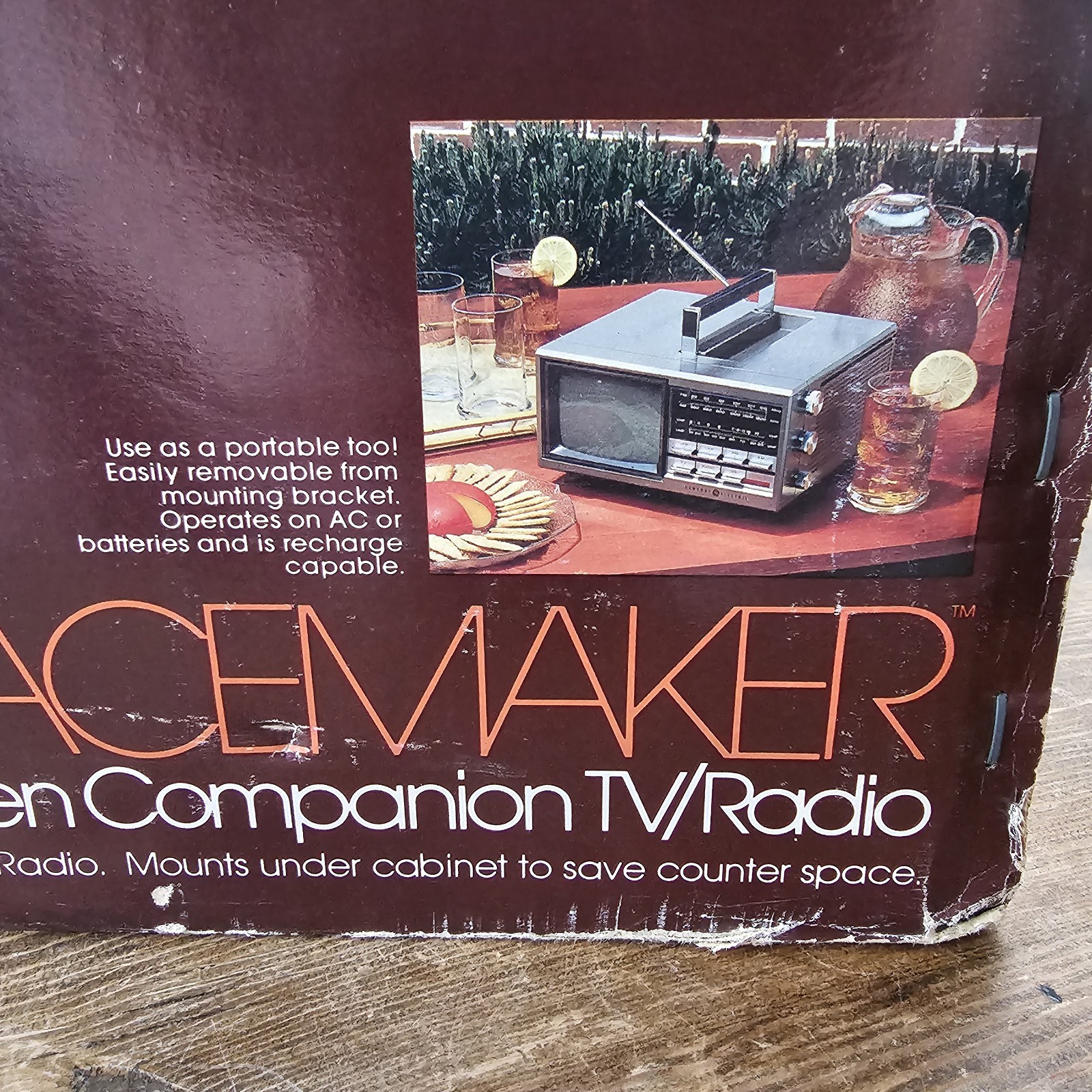 Spacemaker Kitchen Companion GE TV/Radio 5” B&W FM/AM 7-7150 Original Box Clean