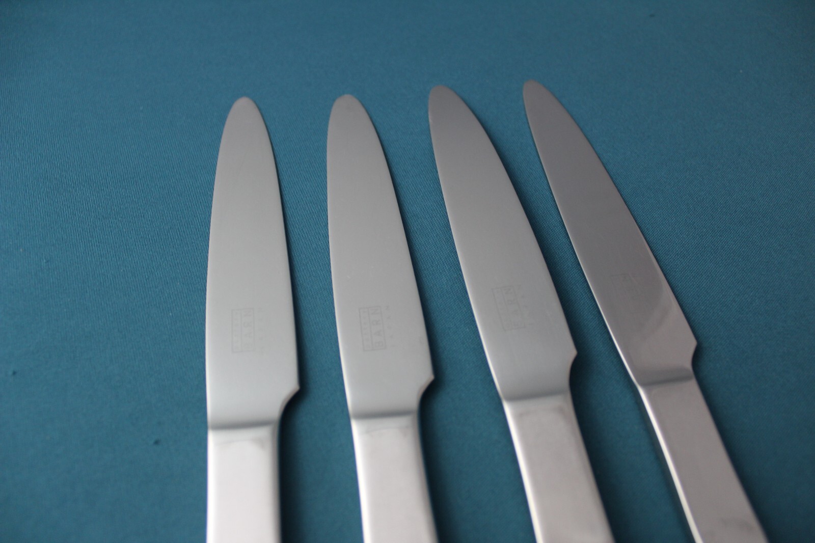 Pottery Barn LETTUCE Dinner Knives Solid (Set of 4) Stainless Japan 9 1/4"