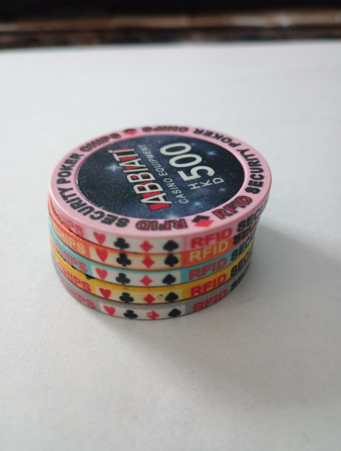 ABBIATI CASINO EQUIPMENT CHIP COMPANY SET OF 5 CHIPS GREAT FOR COLLECTION NEW!