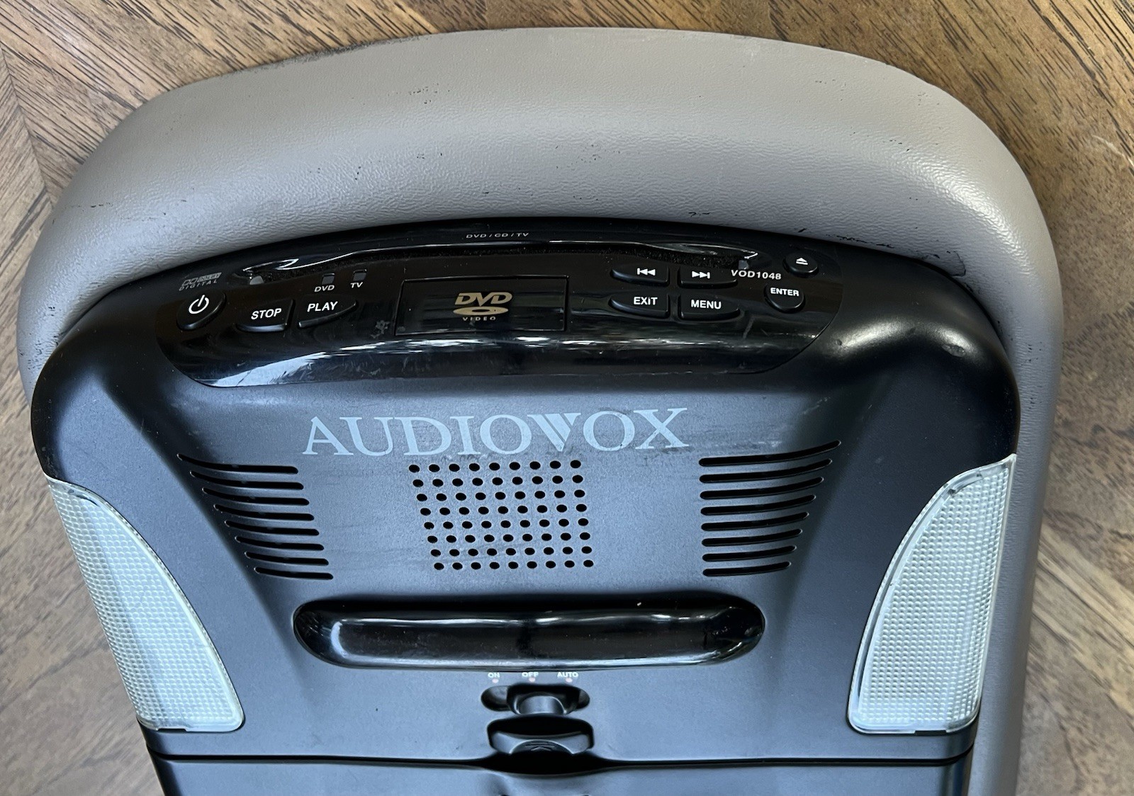 Audiovox VOD1048 10” Overhead Monitor And Dvd Player Universal