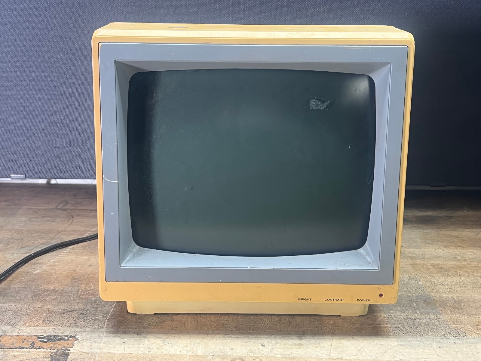 Goldstar MBM-2233 Vintage Monitor for Apple II Atari C64 1984 - 12" screen