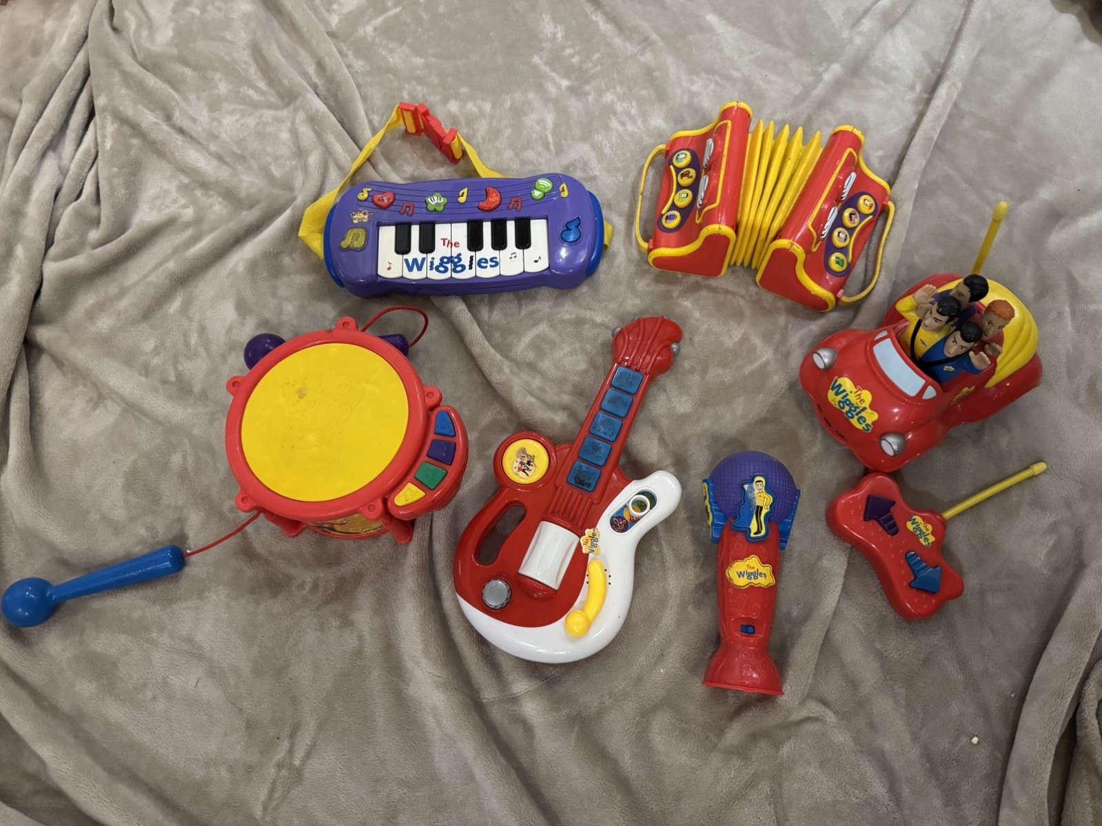 The Wiggles HUGE Vintage Lot Toys, Bedding, Toy Box, DVD’s, VHS, Books, Plushies