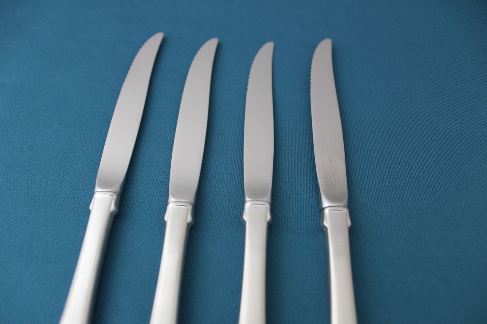Oneida AMERICAN COLONIAL Steak Knives Hollow (Set of 4) Satin CUBE Stainless 9"