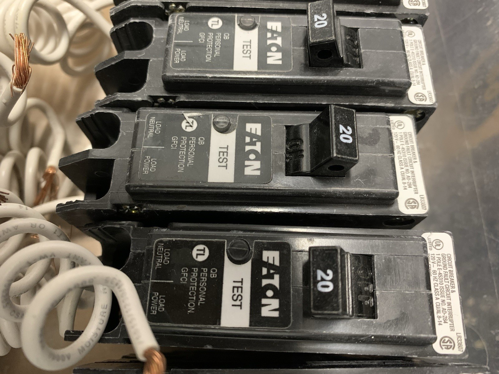 Eaton QB1020GF 1-Pole 20A GFCI Circuit Breaker Bolt-On