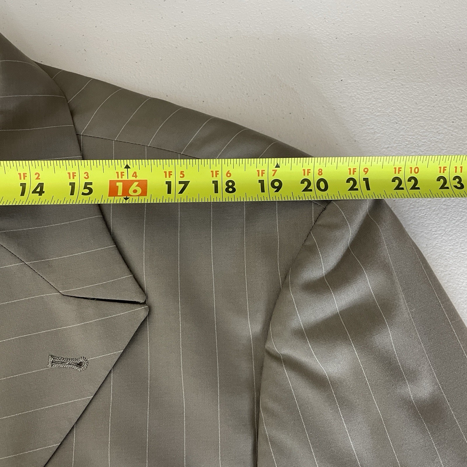 Giorgio Fiorelli Uomo 2 Piece Suit Mens 50L 42x29 Beige Striped Polyester Peak