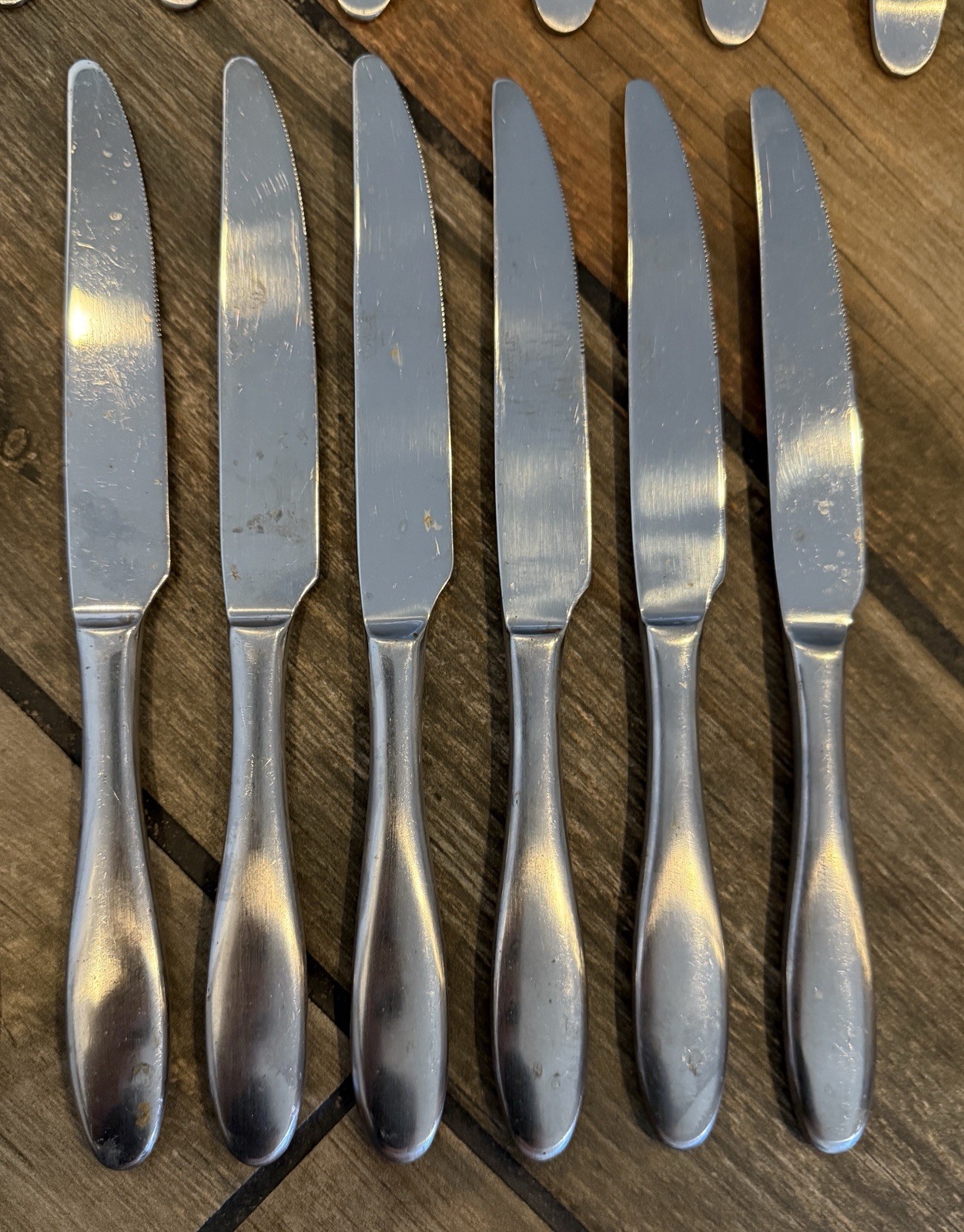 Towle SATIN PETAL 18/0 Living Collection Flatware Set of 40 Spoons Knives Forks