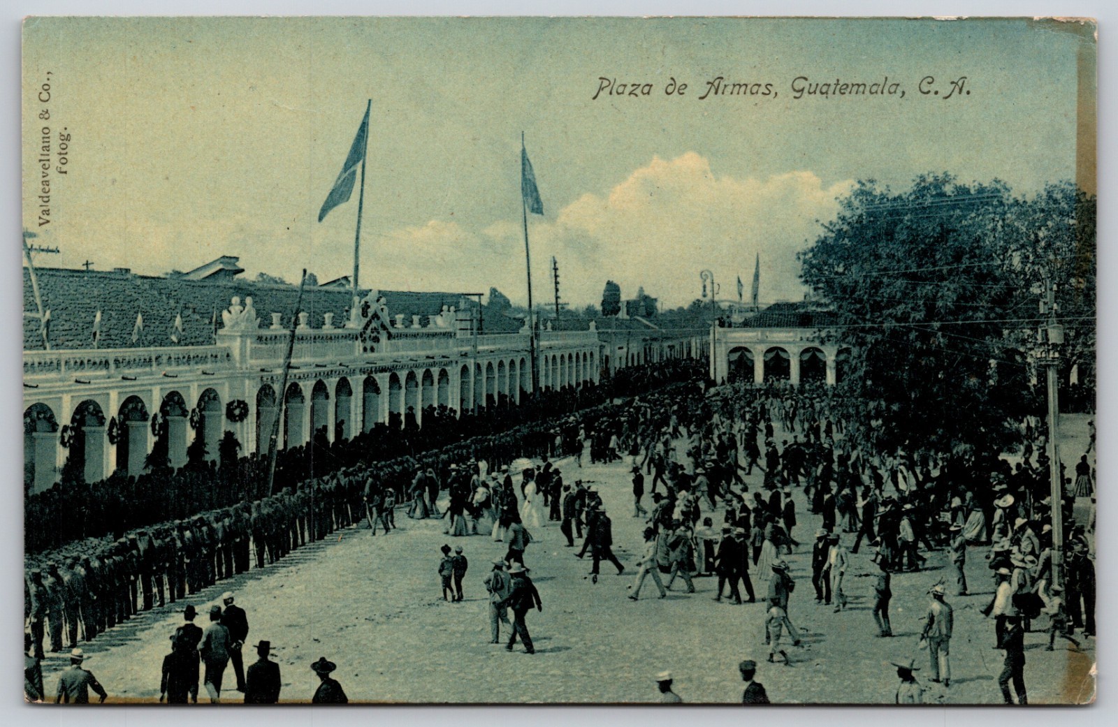 Postcard GUATEMALA Plaza De Armas  ALBERTO VALDEAVELLANO & Co Fotog