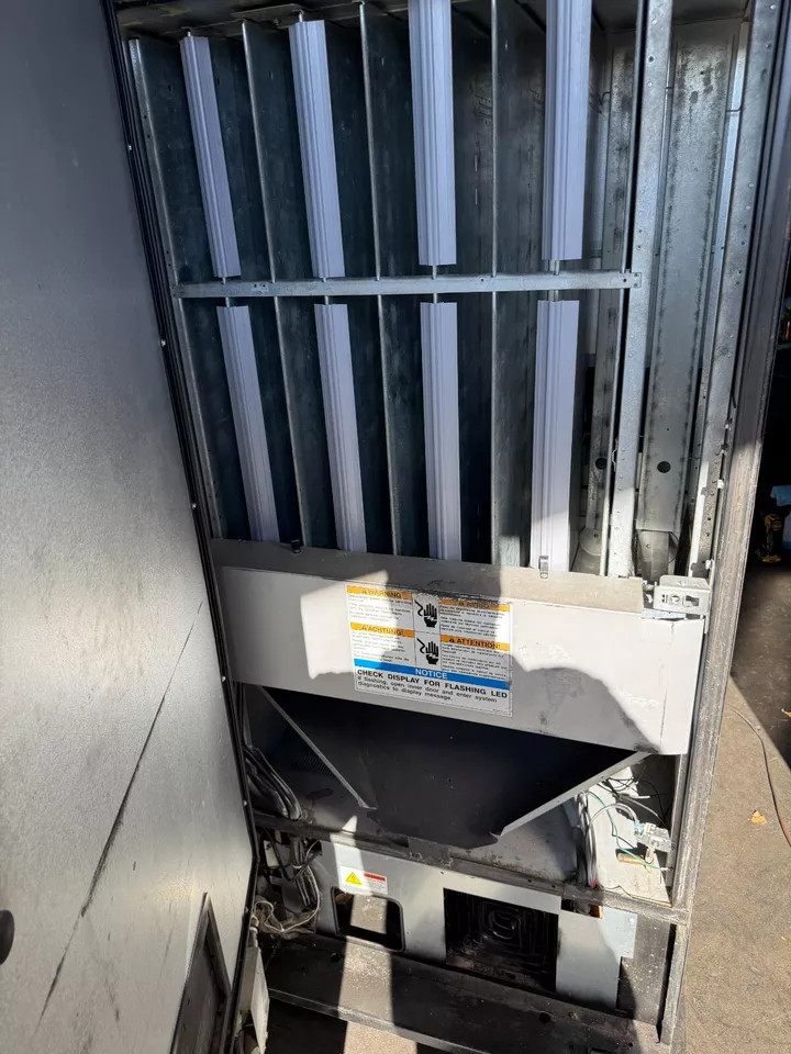 Dixie Narco 501E MTN DEW Soda Beverage Vending Machine MDB FREE SHIPPING