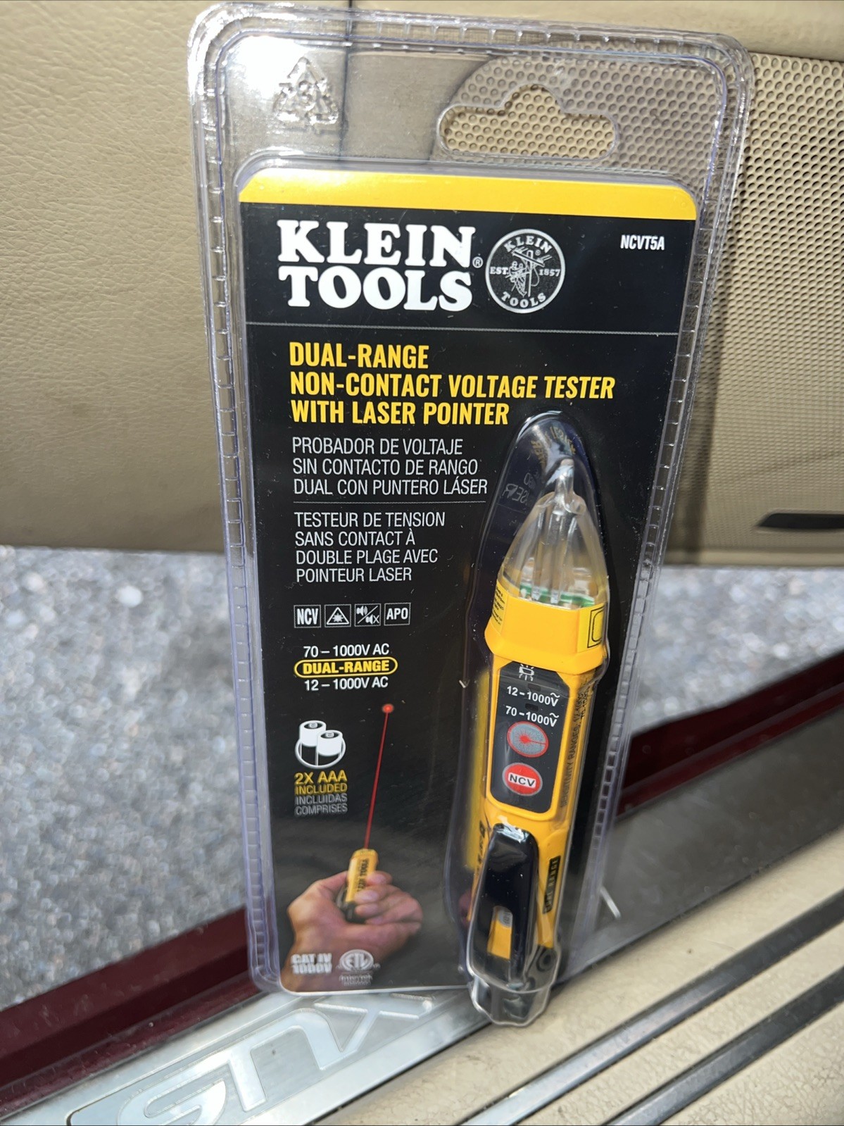 Klein Tools NCVT5A Dual-Range Non-Contact Voltage Tester With Laser Pointer NEW!