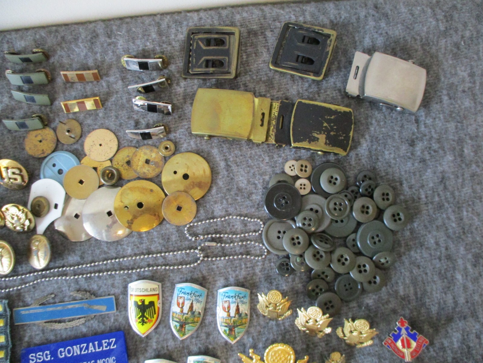 WWII/KOREA/VIETNAM PINS BADGES PATCHES BUCKLES++ - OVER 180+