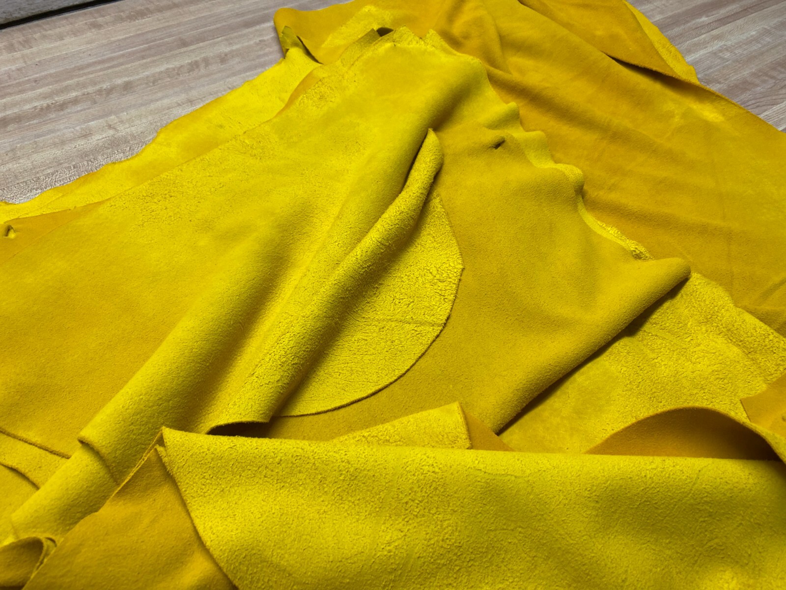 Deer Skin Splits Suede Extra Soft Tan 2 Oz. #0009965