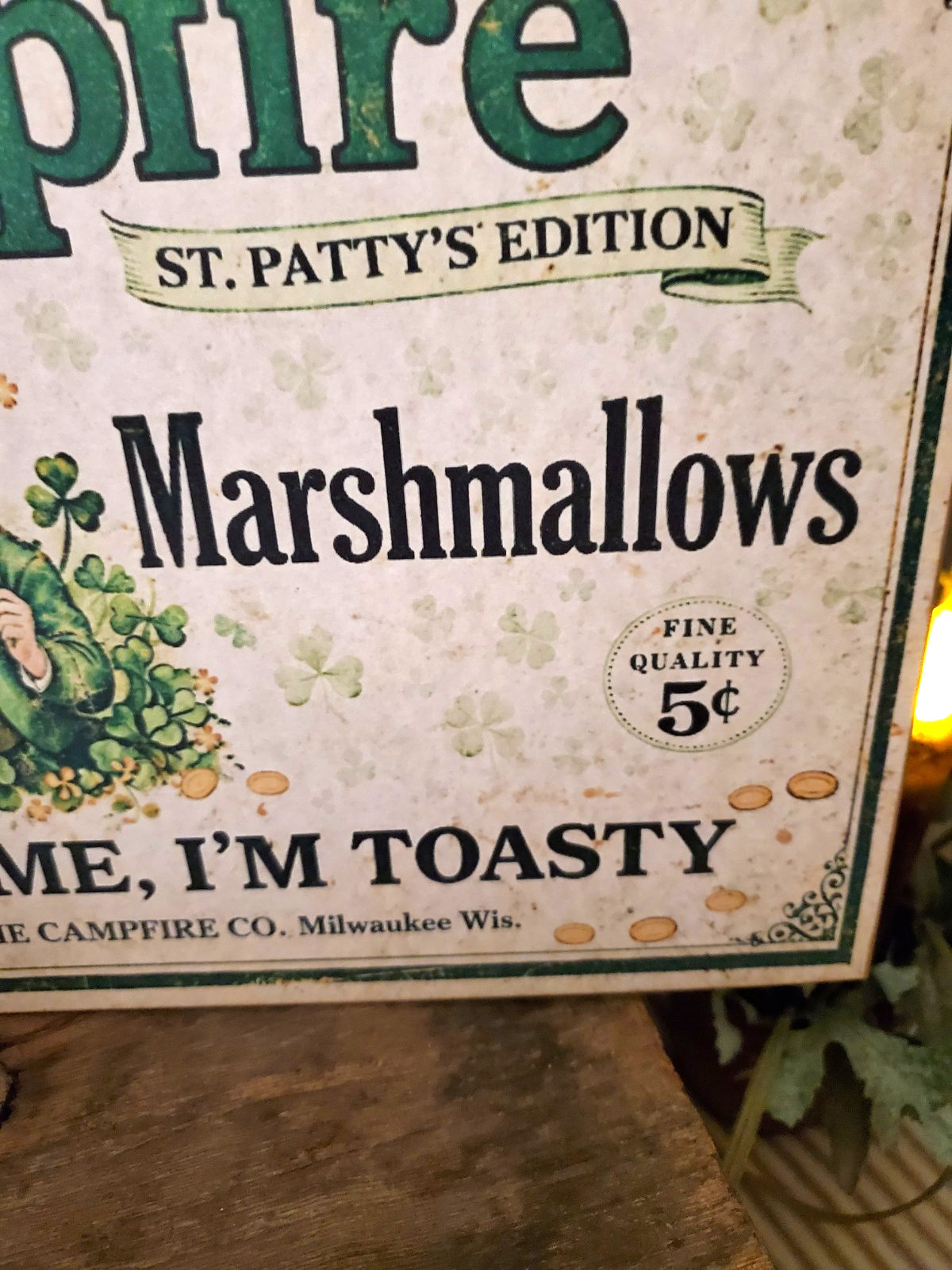 VINTAGE PRIMITIVE SHABBY STYLE ST PATRICKS DAY IRISH LEPRECHAUN CAMPFIRE SIGN