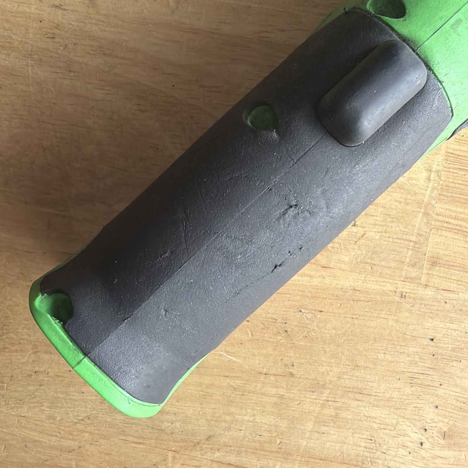 Snap On Tools Cordless Long Neck Ratchet 1/4" Drive Green W/ 1 Battery CTR717G