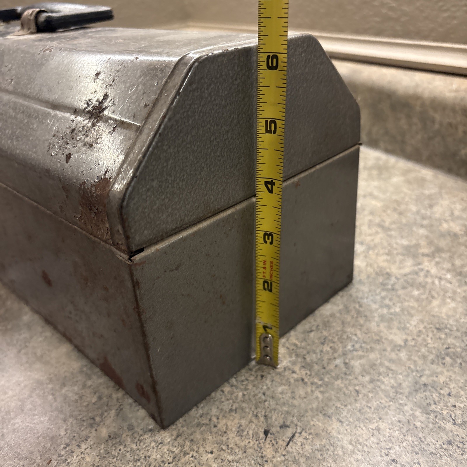 VINTAGE CRAFTSMAN 19-3/4" TOMBSTONE STEEL TOOL BOX, 65161, w/ TRAY