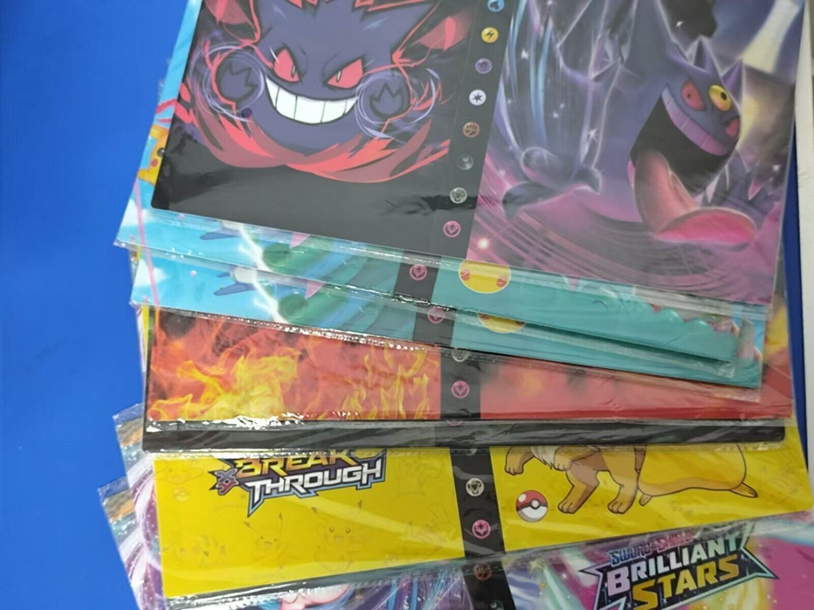 55 randomized Pokémon cards + booklet with 120 cards 4 cards per page New!