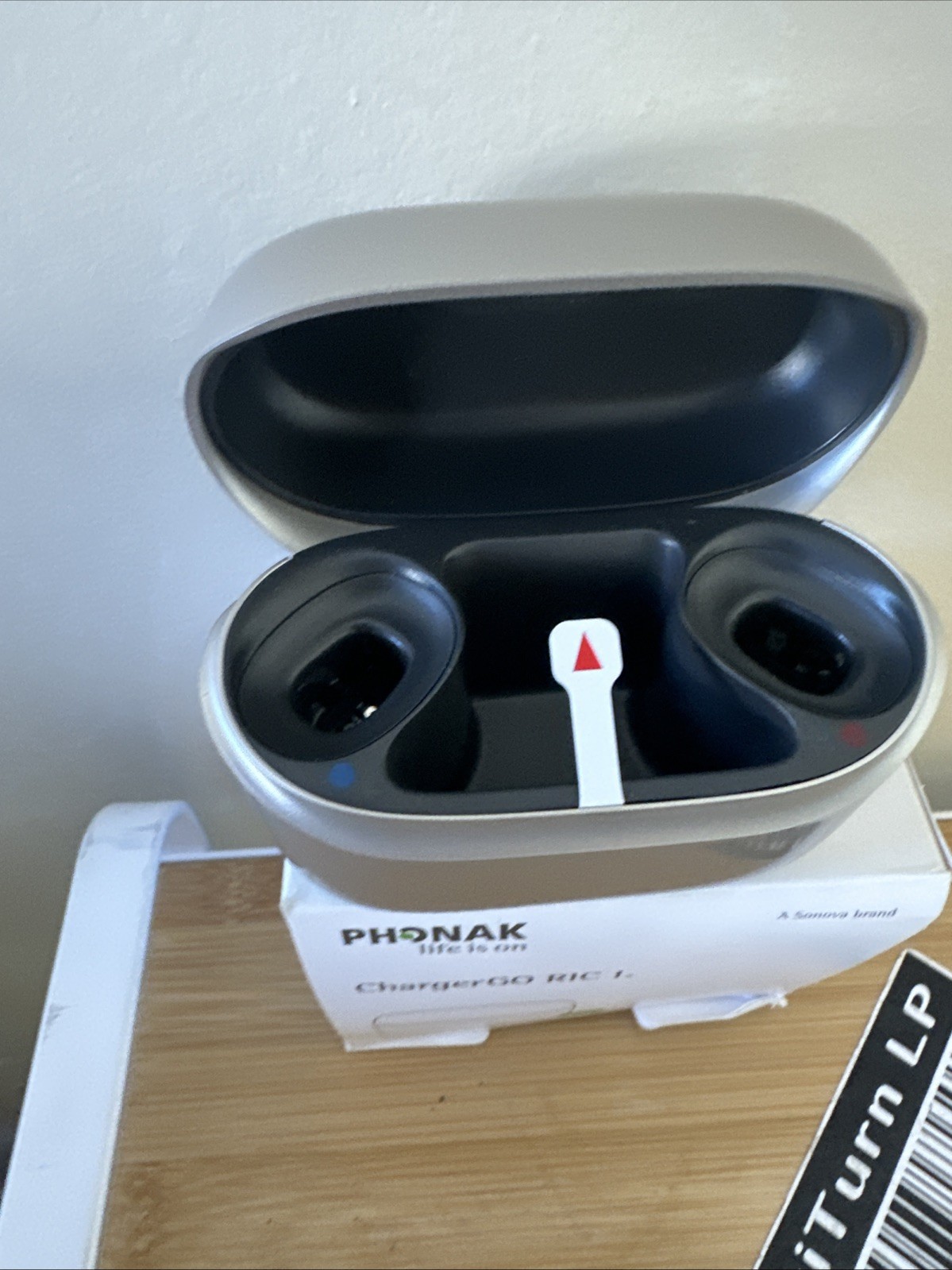 New Phonak ChargerGo RIC I Infinio with Power Cord & Wall Adapter