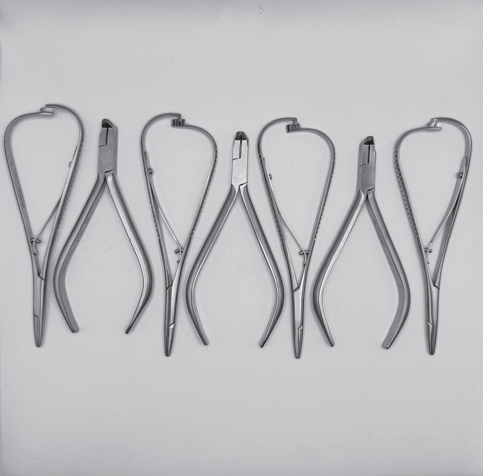 Hu-Friedy Universal Cut & Hold Distal end Cutter - Mathieu Needle Holder Pliers