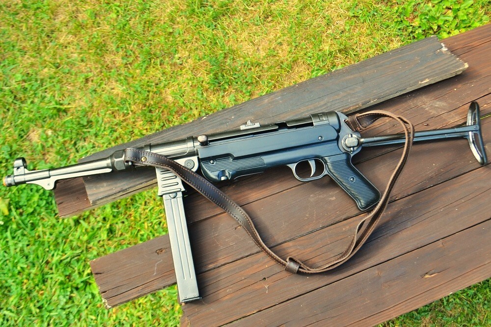 Non-Firing Denix Replica German MP40 Submachine Gun - Schmeisser - MP 40 - WWII