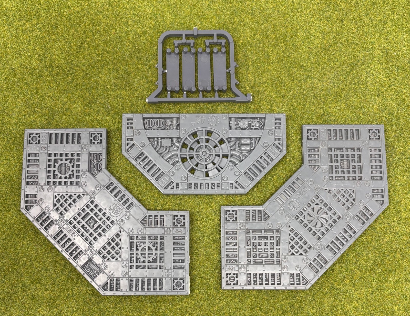 Warhammer 40k: Transterranic Gantries Lot - Plastic Terrain, Unassembled GW