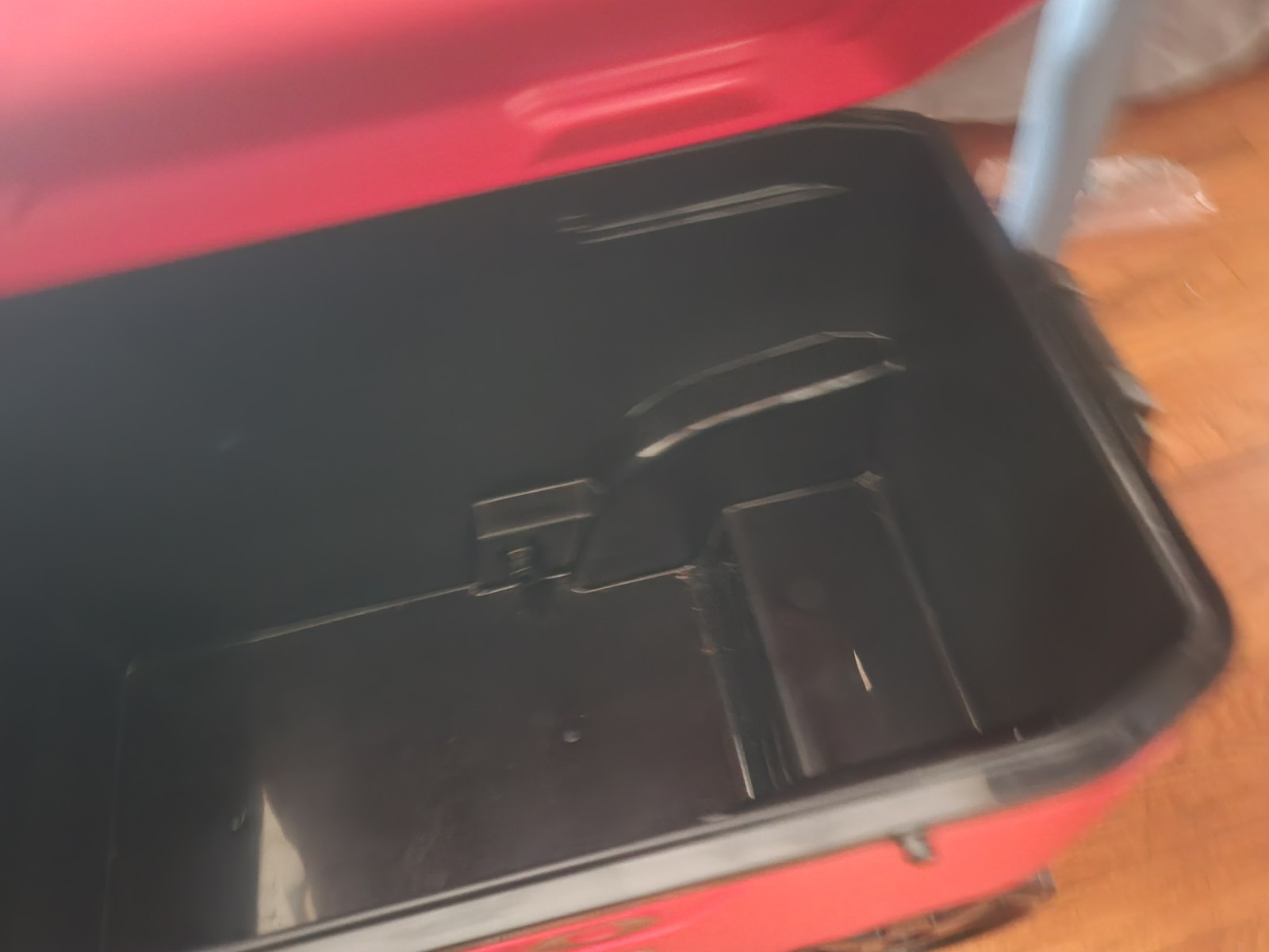 Igloo MaxCold Latitude 90-quart Roller Cooler Red