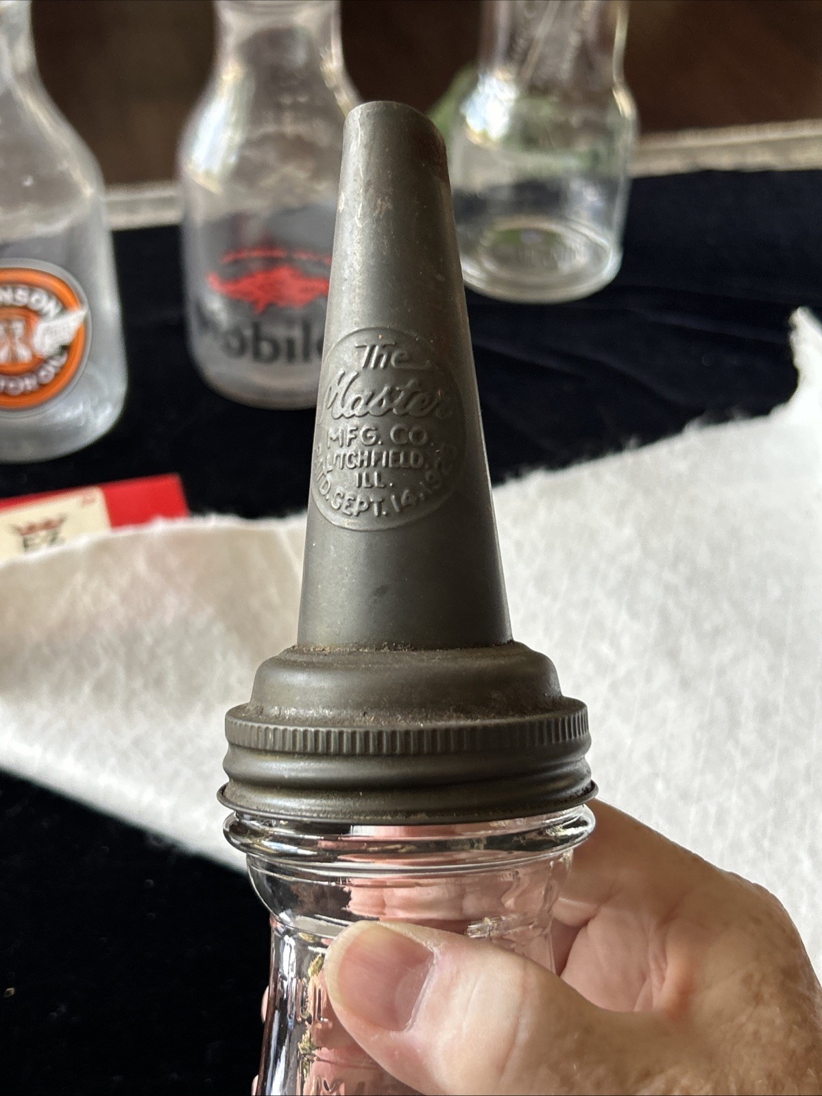 Vintage DOVER No. 80 Thumbprint 1-Quart Glass Oil Bottle w/ MASTER MFG Spout