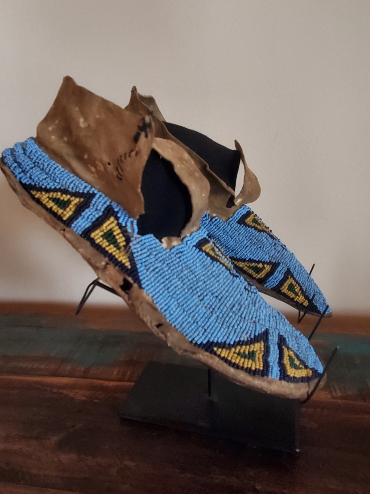 Antique OLD Native American Indian plains beaded early 1860s moccasins 19th c.