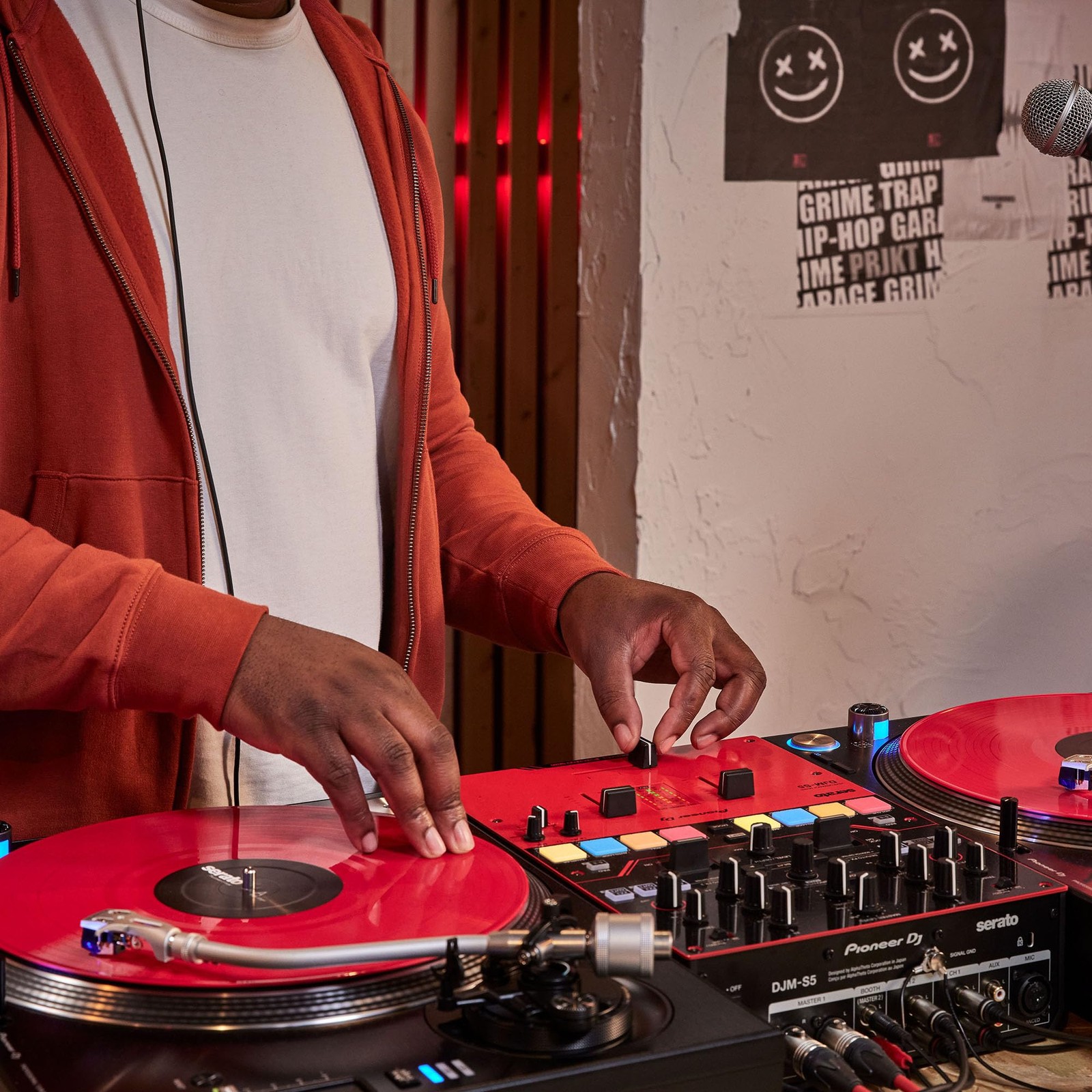 Pioneer DJ DJM-S5 2-channel Mixer for Serato DJRed/Black