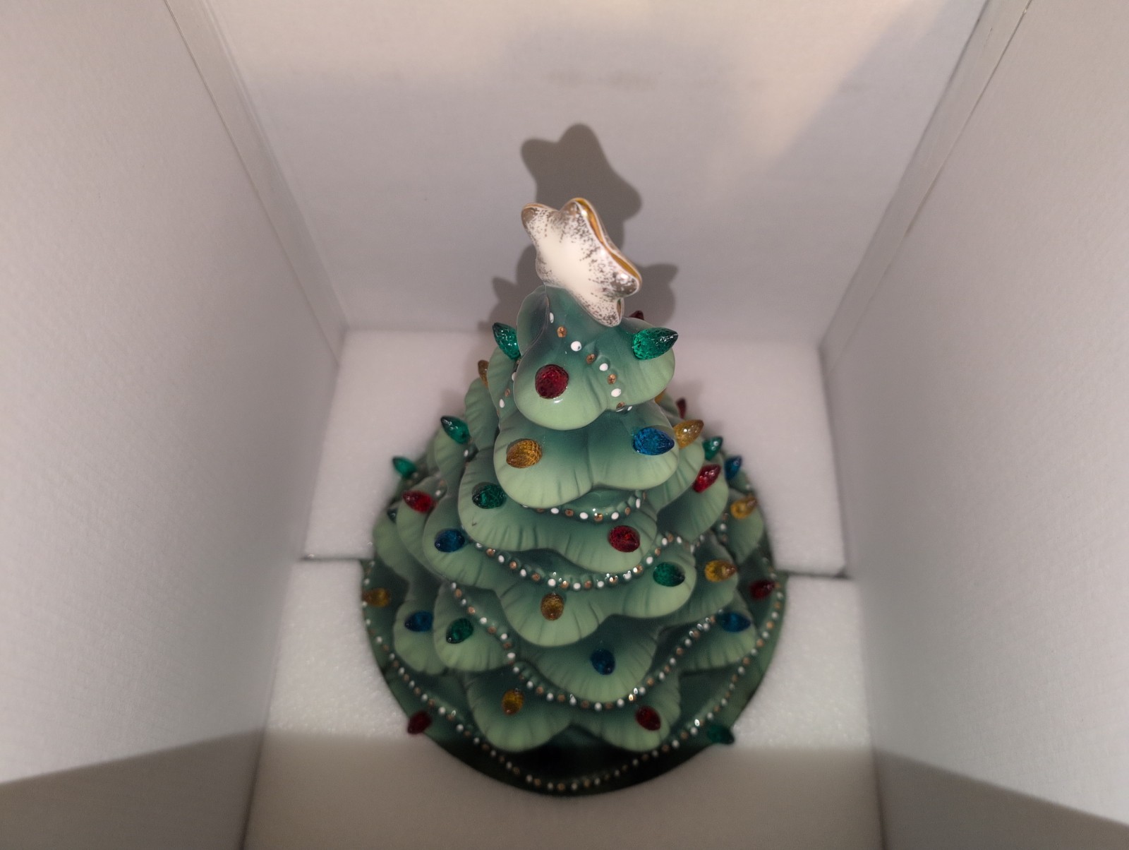 Lenox 890573 Treasured Traditions Green Light-Up Tree Figurine Christmas Holiday