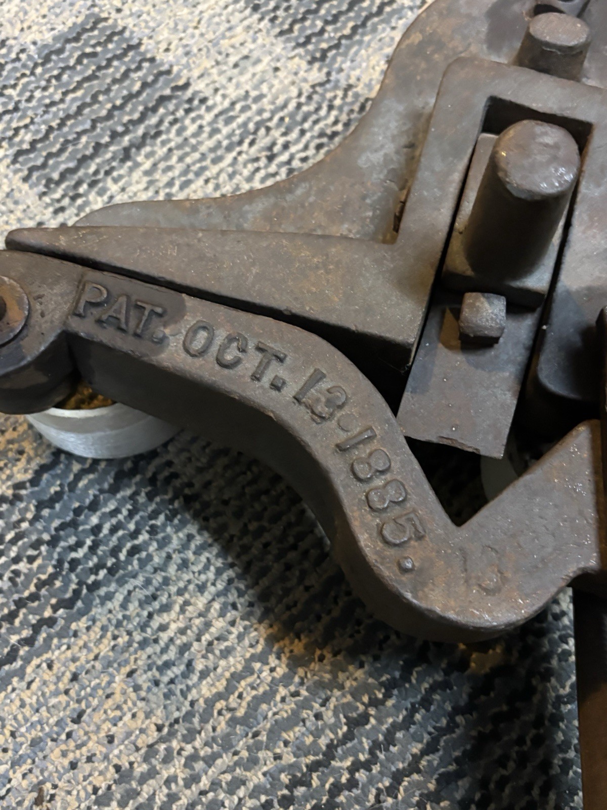 WINDMILL WATER WELL PIPE DOG PULLER antique vintage PAT 1885 GOOD CONDITION!!!